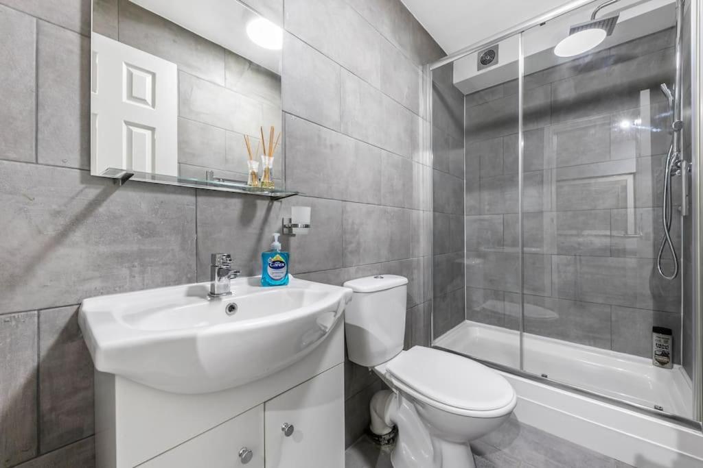 Holiday Home 2Br L 2Ba With Patio-Sleep 6 伦敦 外观 照片